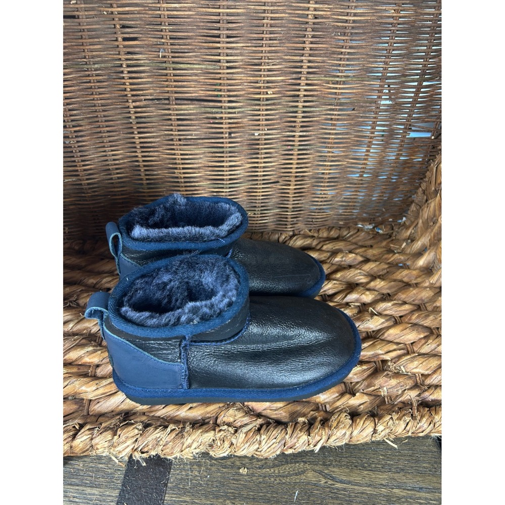 Pegia Kids Black Navy‎ Blue Leather Shearling Lined Ankle Boots Size 2.5